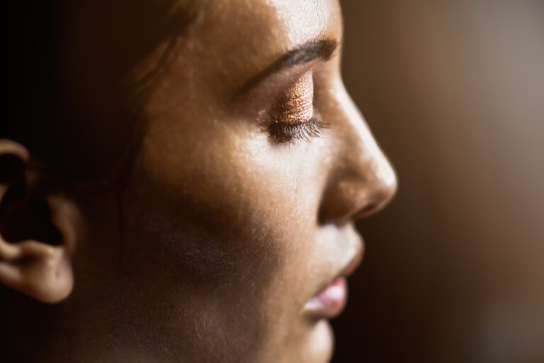 Hyperhidrose du visage chez les femmes : que faire pour y remédier ?